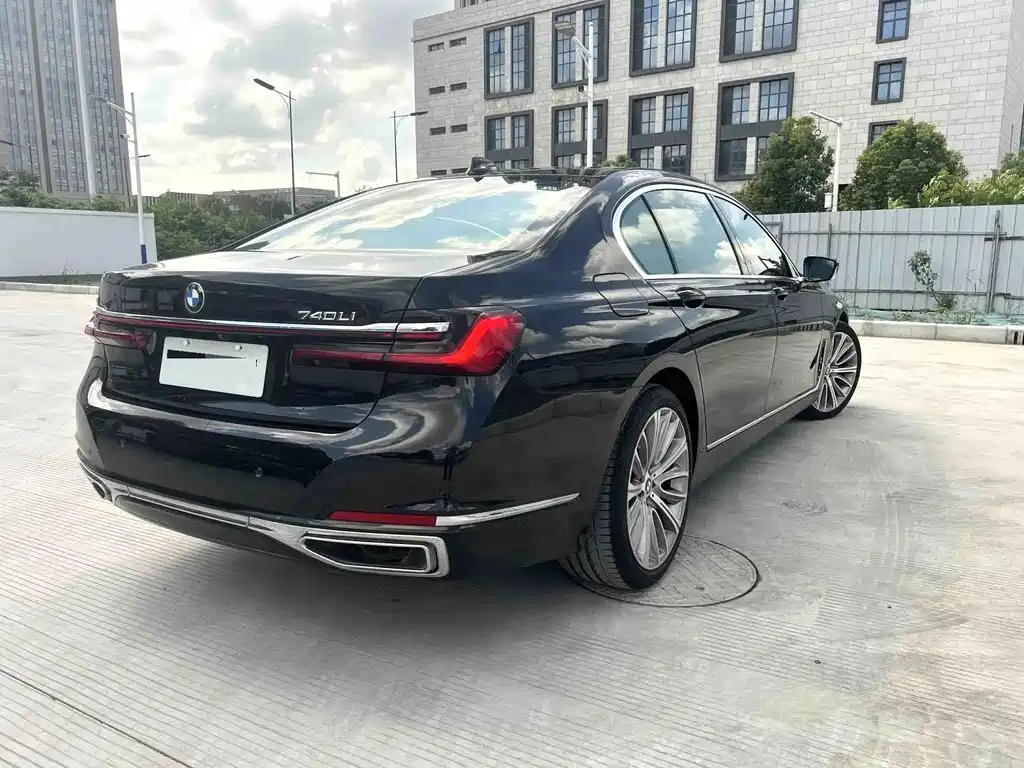 BMW 7 Series — миниатюра 14