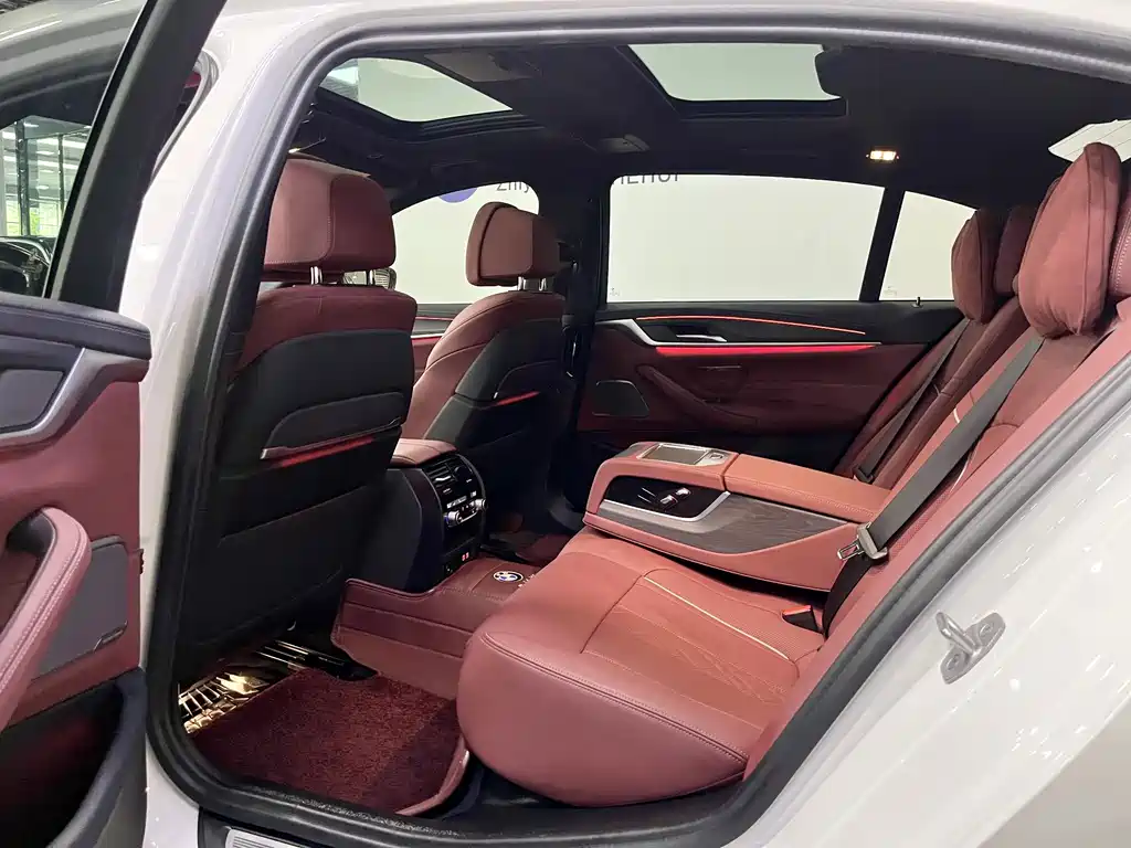 BMW 5 Series — миниатюра 7