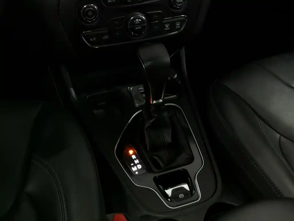 Jeep Cherokee — миниатюра 13