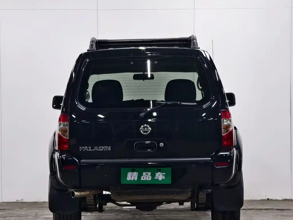 Nissan Paladin — миниатюра 5