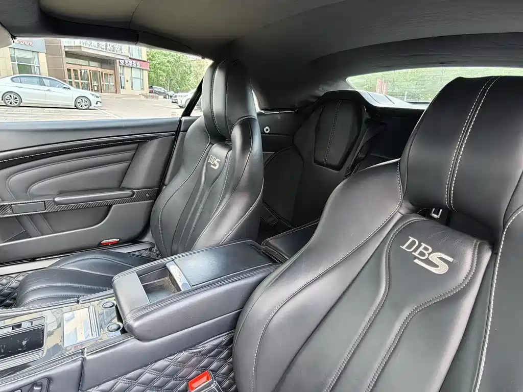 Aston Martin DBS — миниатюра 21