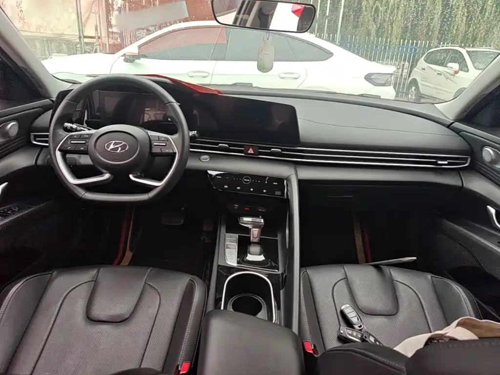 Hyundai Elantra — миниатюра 10