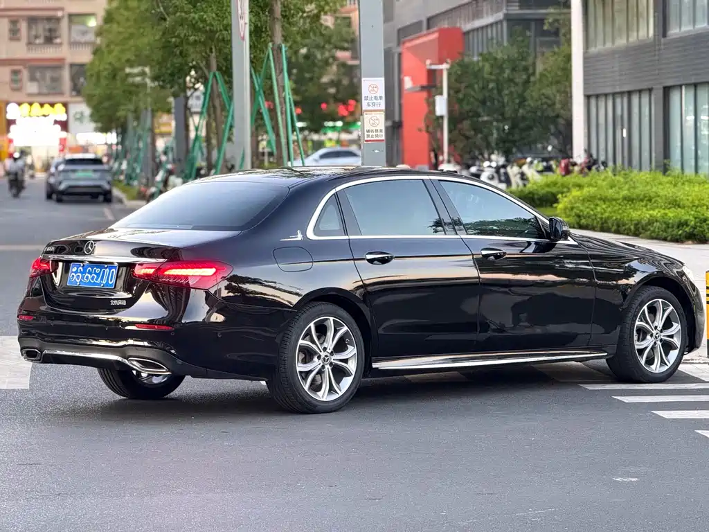 Mercedes-Benz E-Class — миниатюра 7