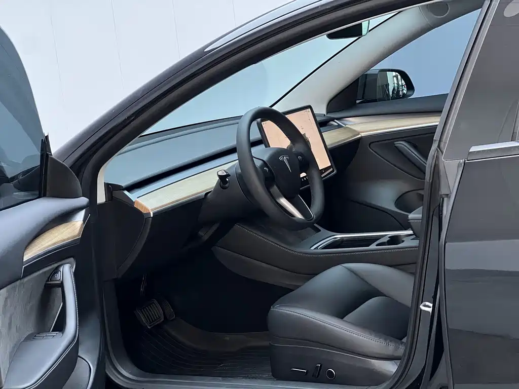 Tesla Model 3 — миниатюра 9