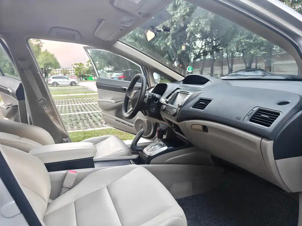 Honda Civic — миниатюра 8