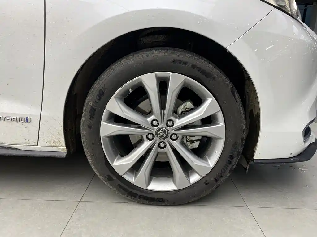 Toyota Sienna — миниатюра 7