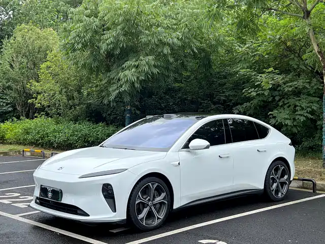NIO ET5