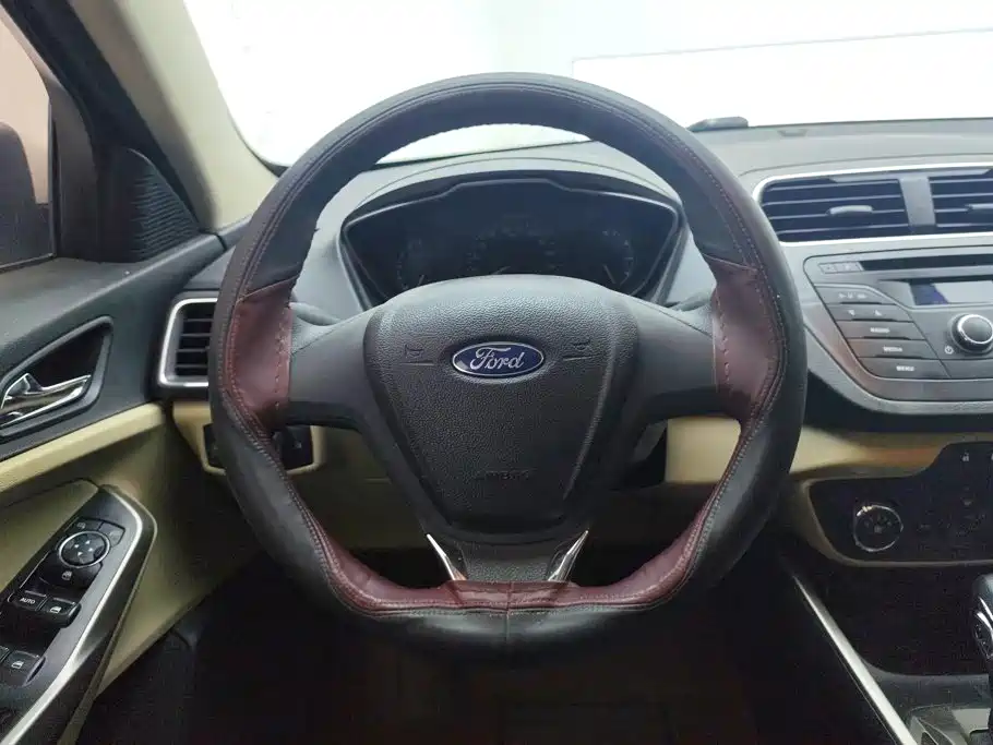 Ford Escort — миниатюра 15