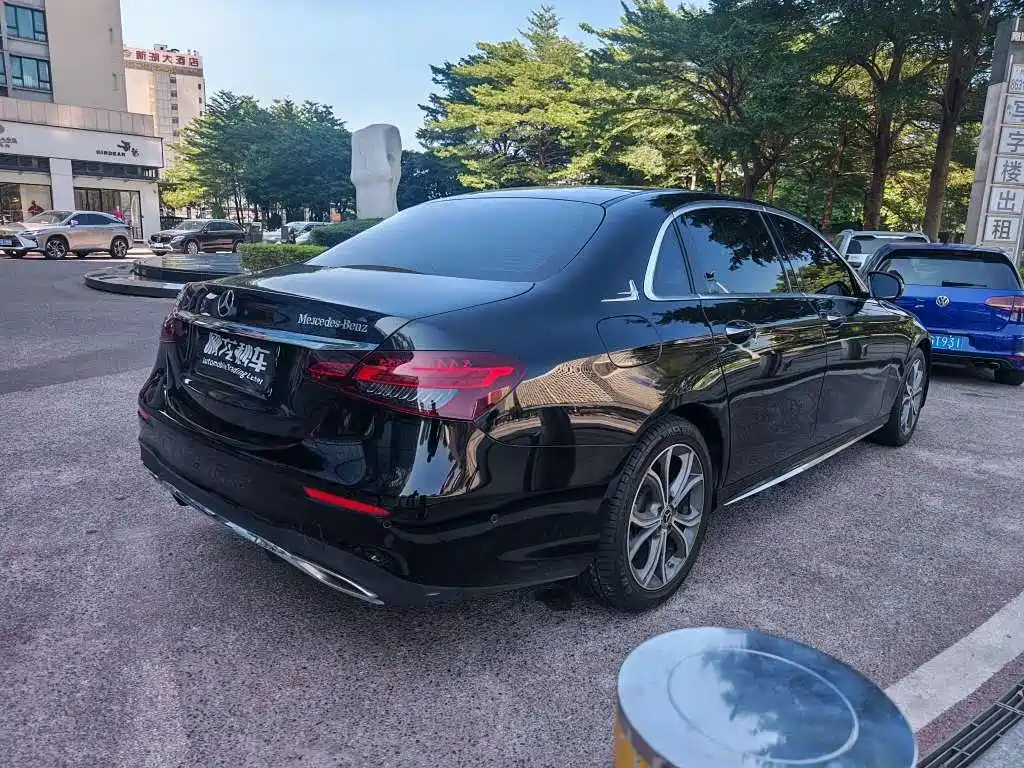 Mercedes-Benz E-Class — миниатюра 8