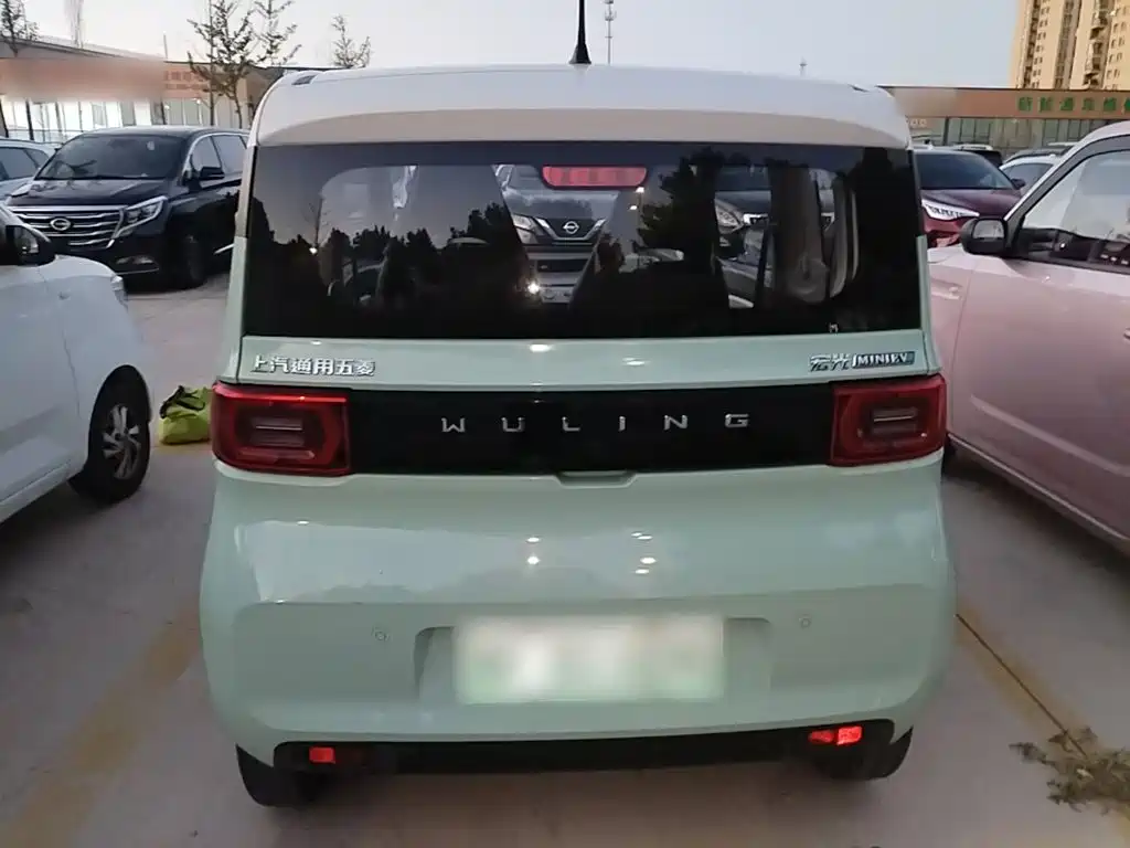 Wuling MINIEV — миниатюра 6