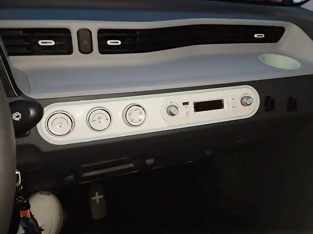 Wuling MINIEV — миниатюра 13