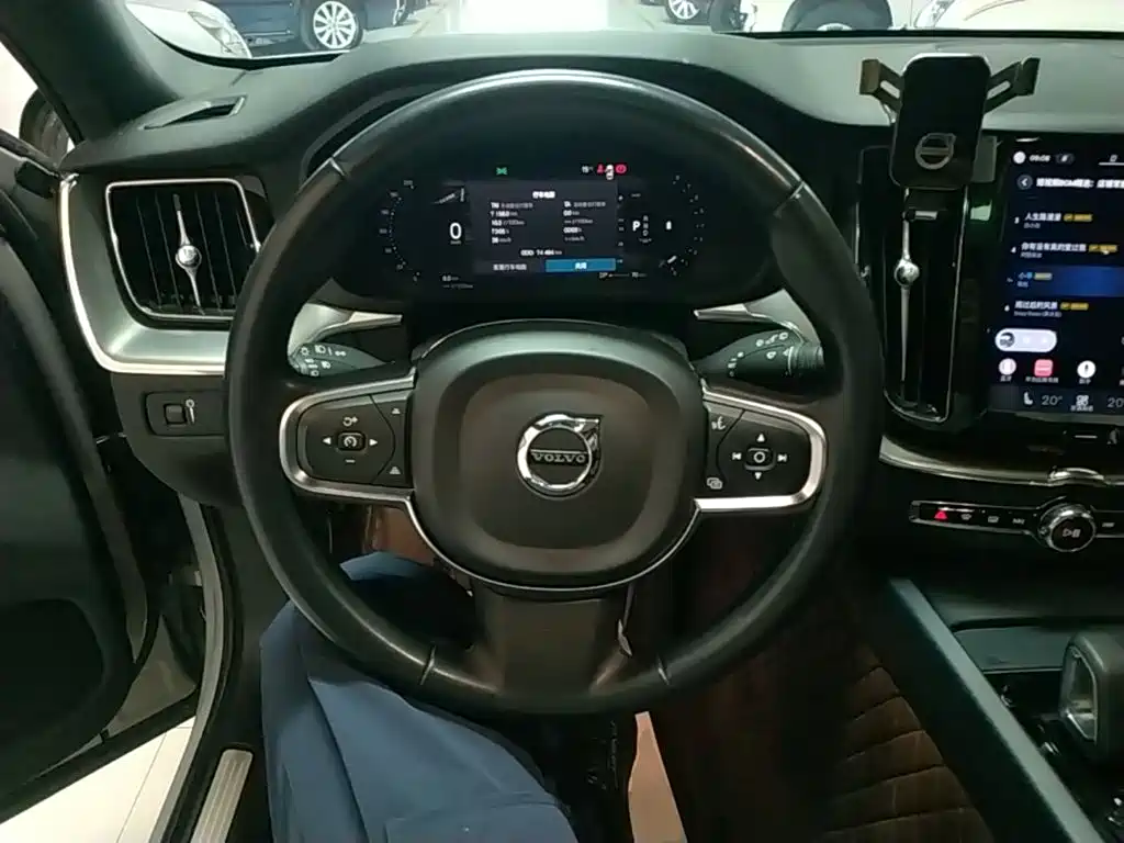 Volvo XC60 — миниатюра 11