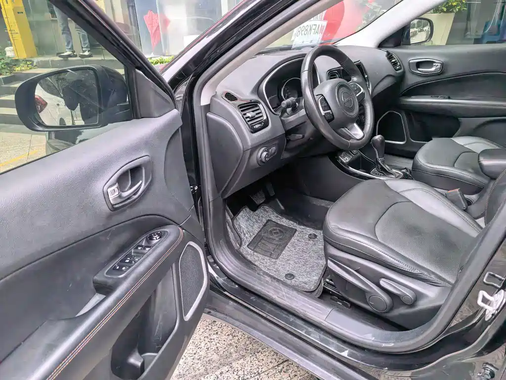 Jeep Compass — миниатюра 7
