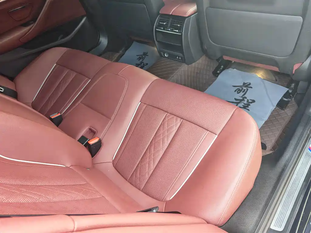 BMW 5 Series — миниатюра 11