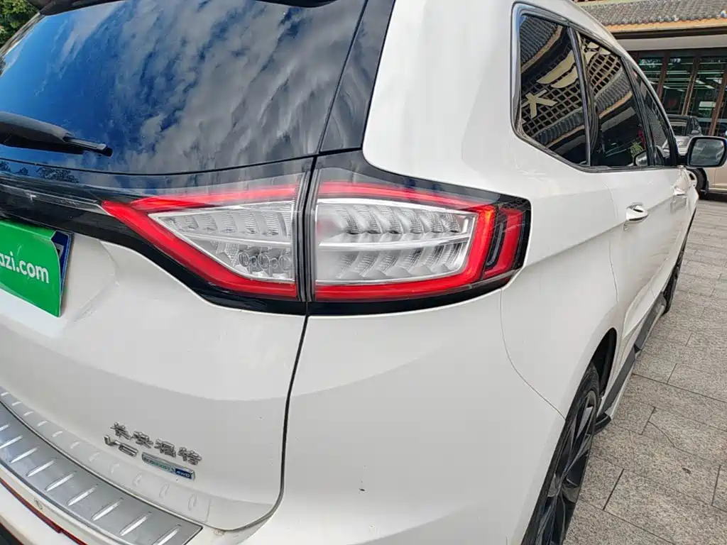 Ford Edge — миниатюра 8