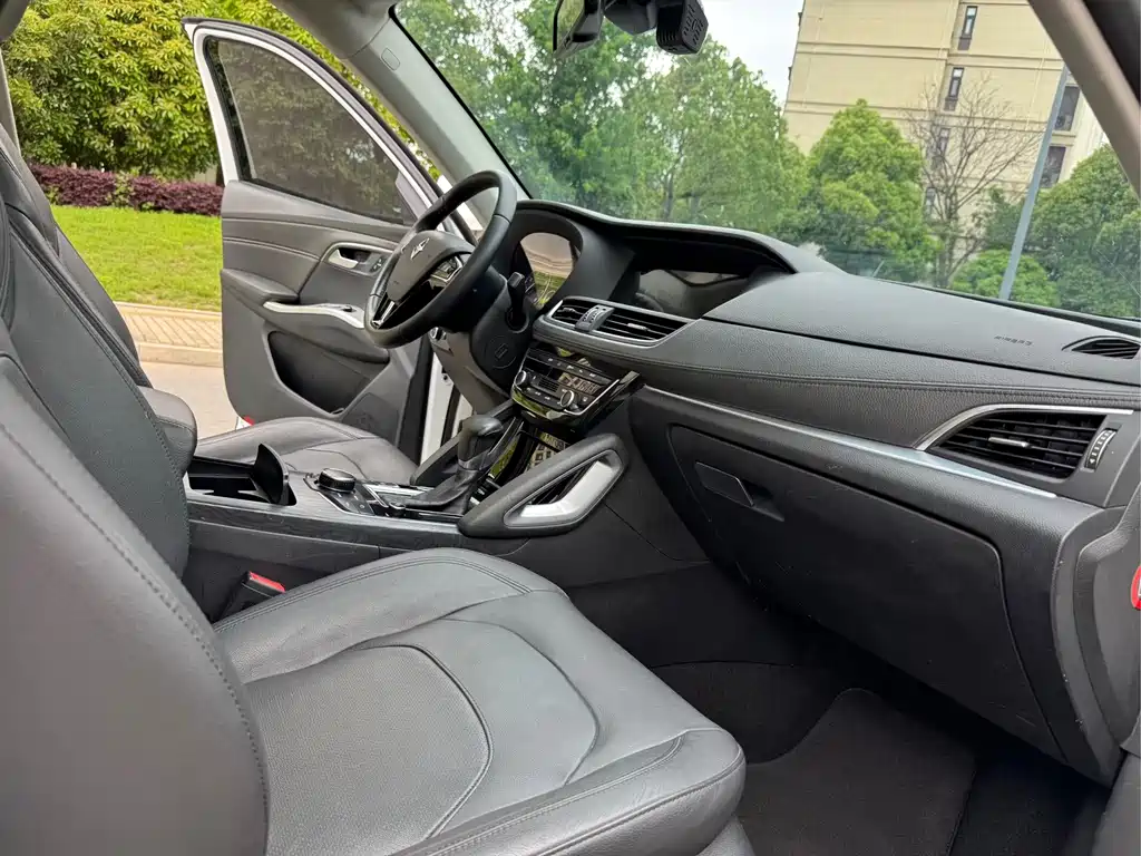 Borgward BX7 — миниатюра 6
