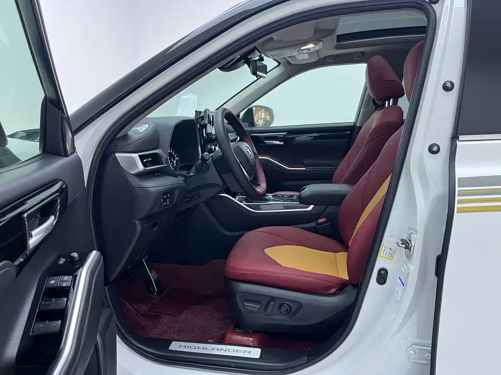 TOYOTA HIGHLANDER