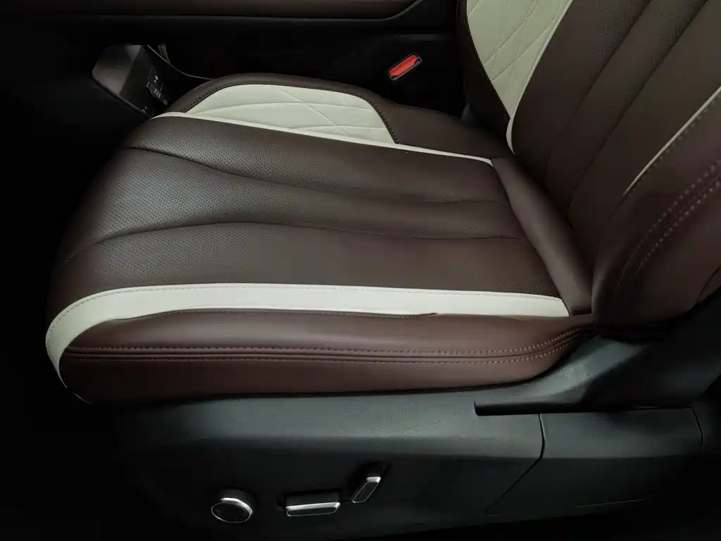 Geely Xingyue L — миниатюра 20