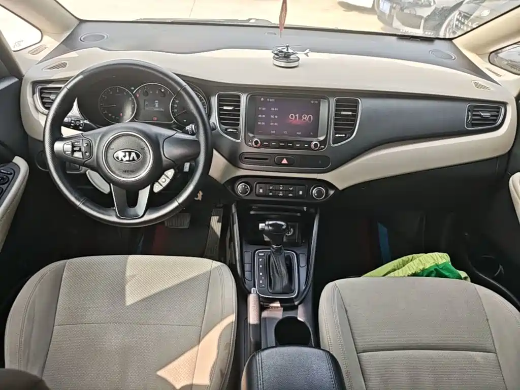 Kia Carens — миниатюра 10