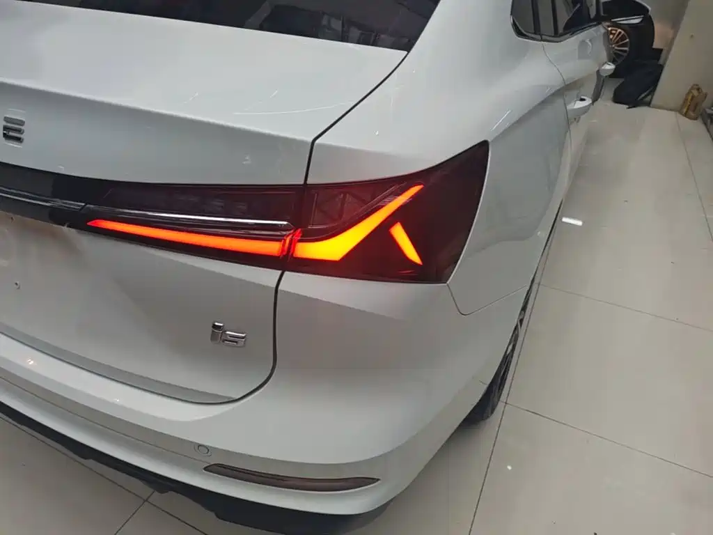 Roewe i5 — миниатюра 8