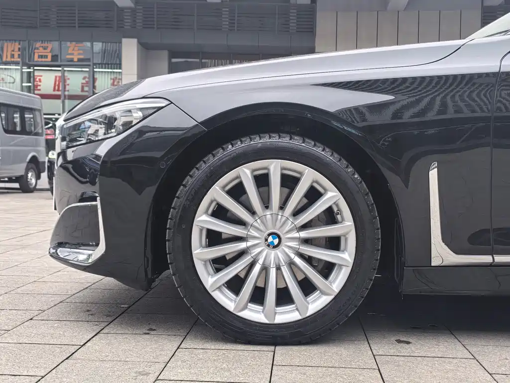 BMW 7 SERIES