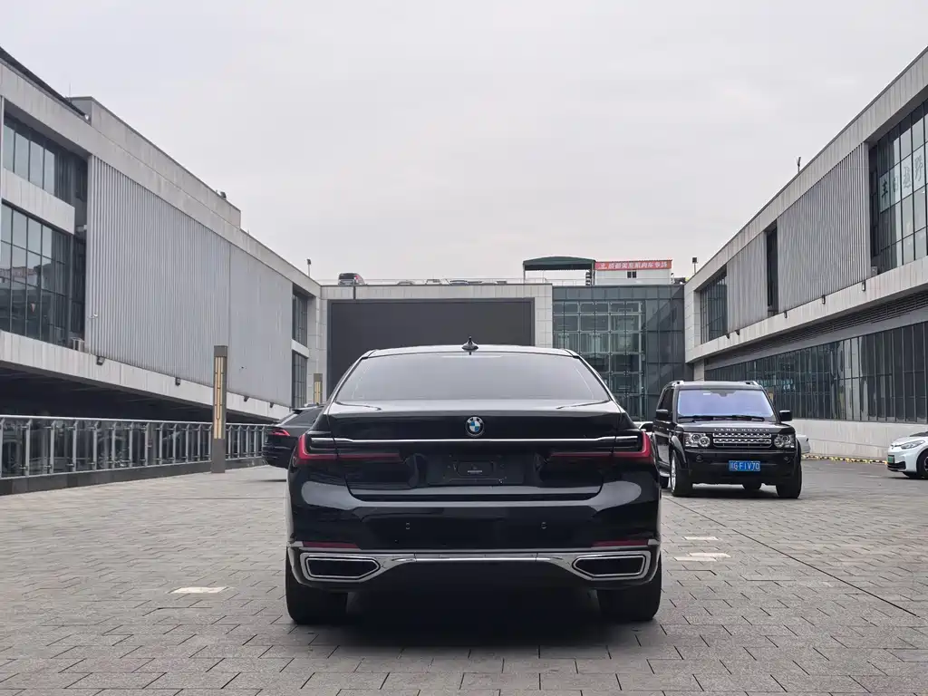 BMW 7 SERIES