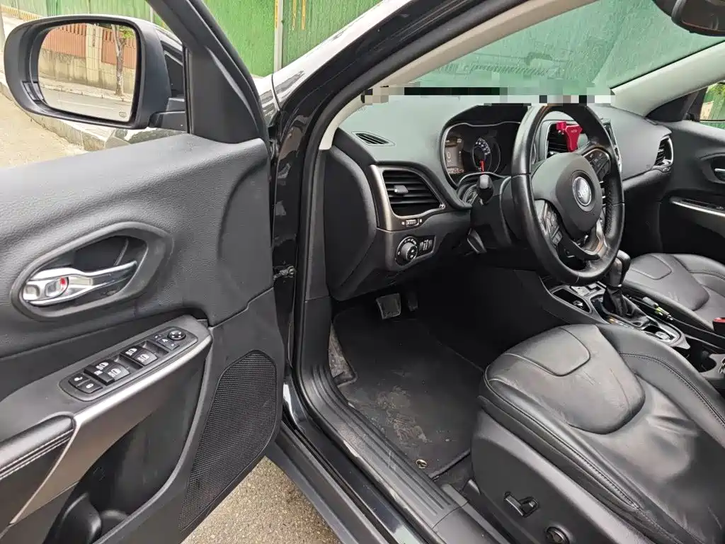 Jeep Cherokee — миниатюра 12