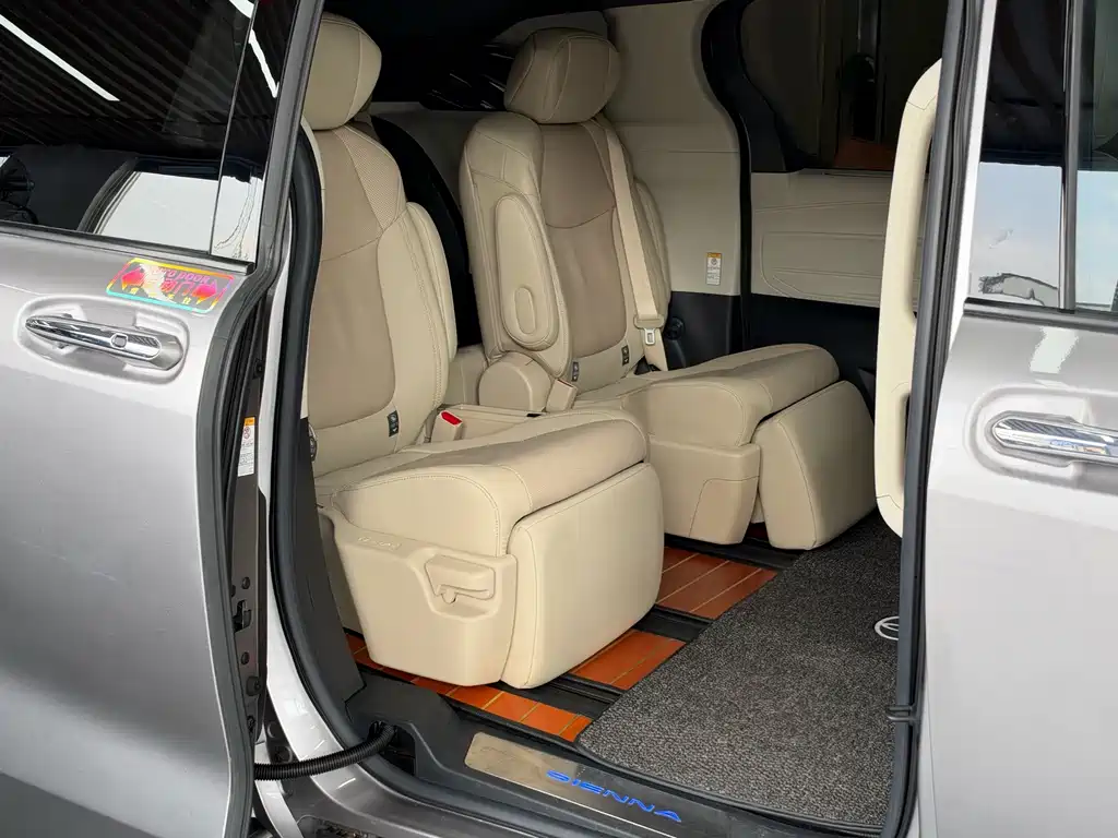 Toyota Sienna — миниатюра 9