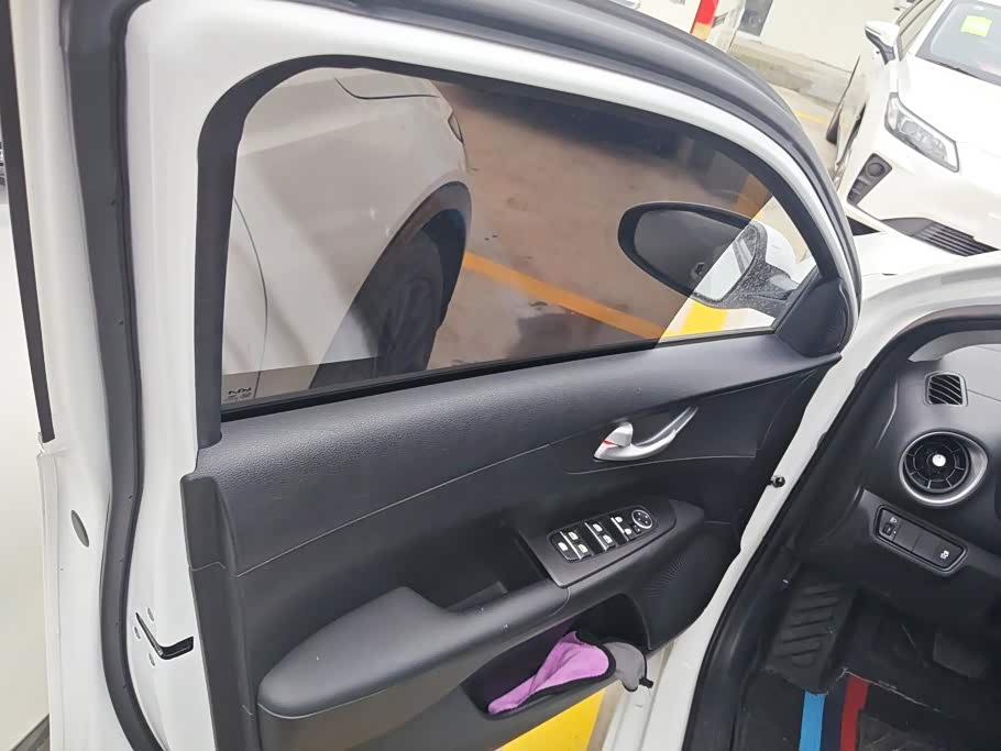 Kia K3 1.5 л 2023 г. Белый, пробег 18100 км