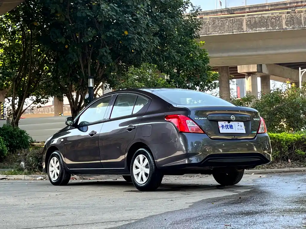 Nissan Sunny — миниатюра 4