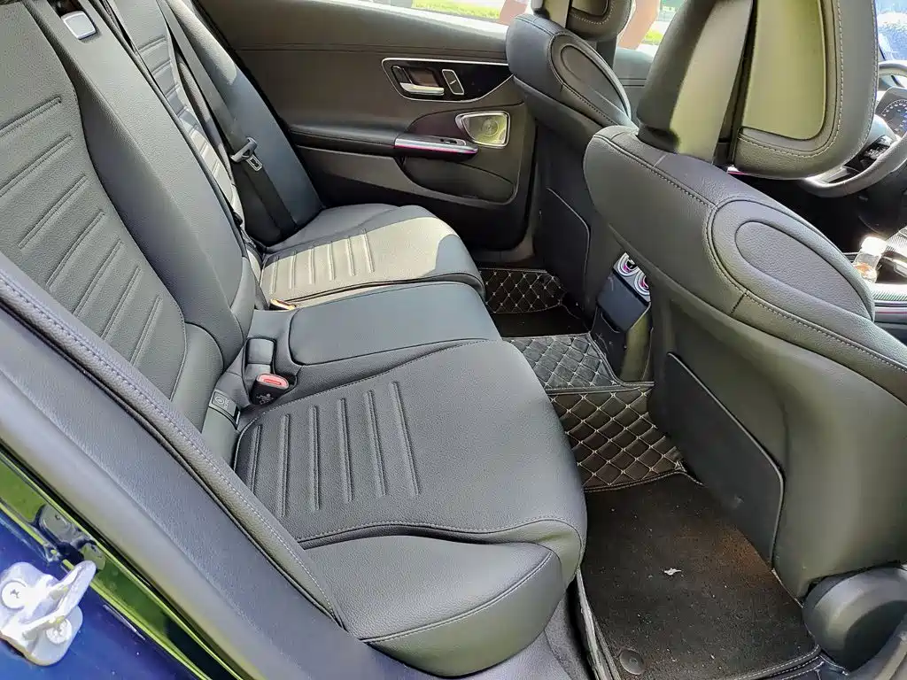 Mercedes-Benz C-Class — миниатюра 11