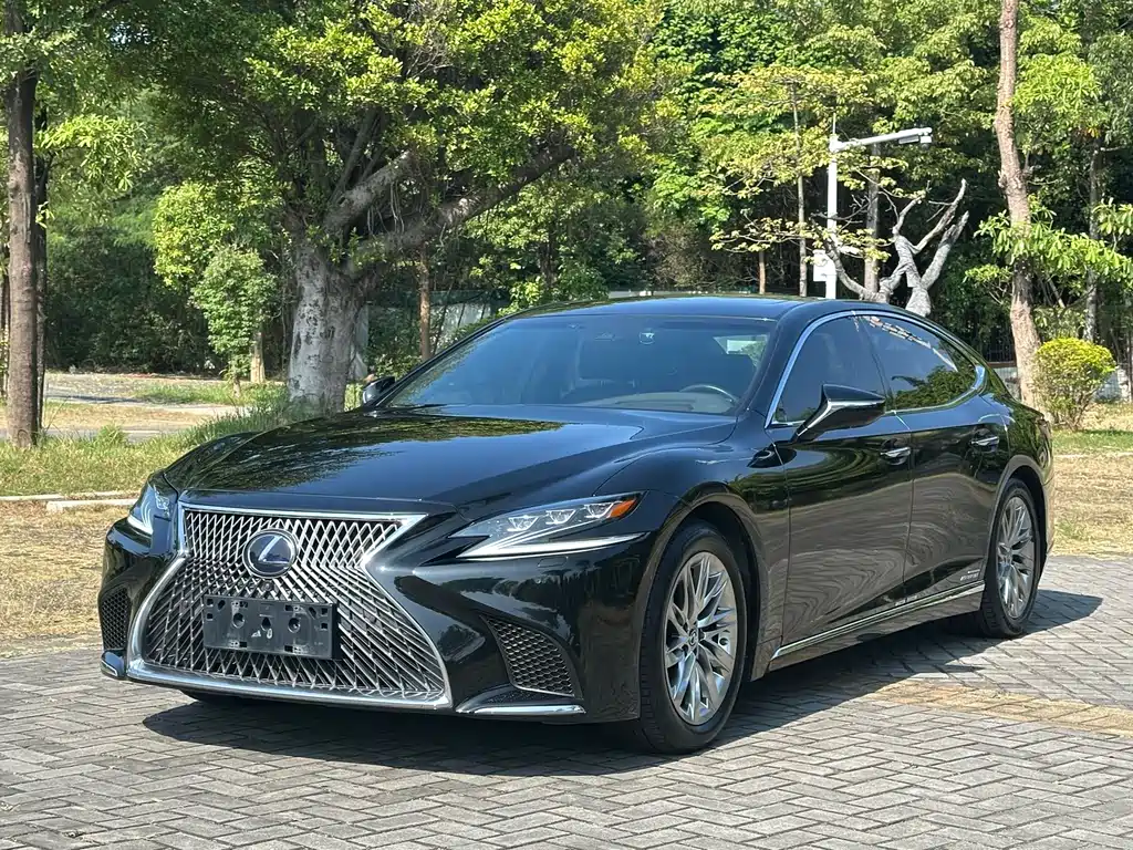 Lexus LS