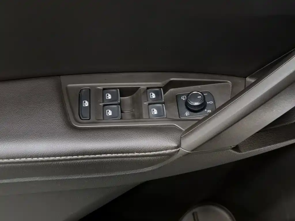 Volkswagen Tiguan L — миниатюра 9