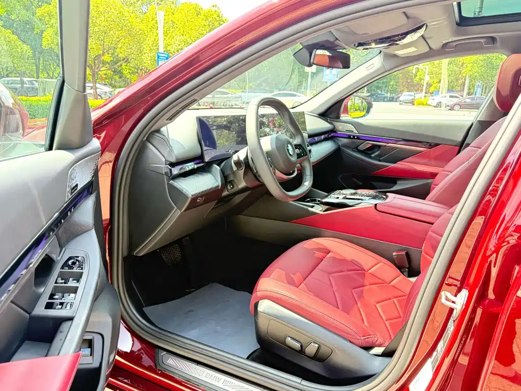 BMW 5 Series — миниатюра 4