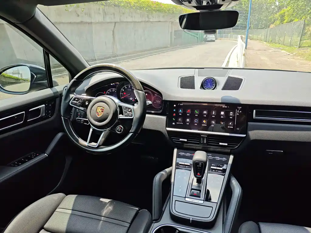 Porsche Cayenne — миниатюра 10