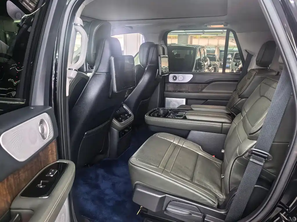 Lincoln Navigator — миниатюра 3
