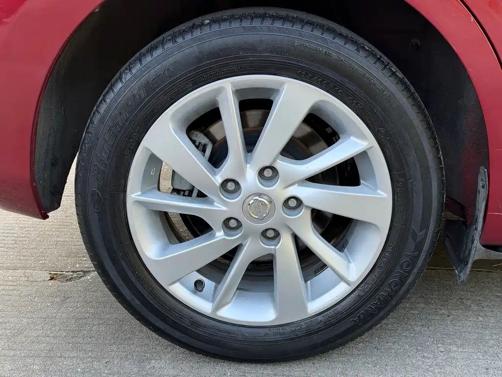 Nissan Tiida — миниатюра 13