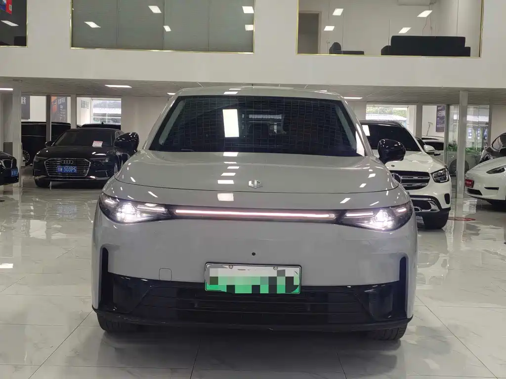 Leapmotor Leapmotor C10 — миниатюра 2