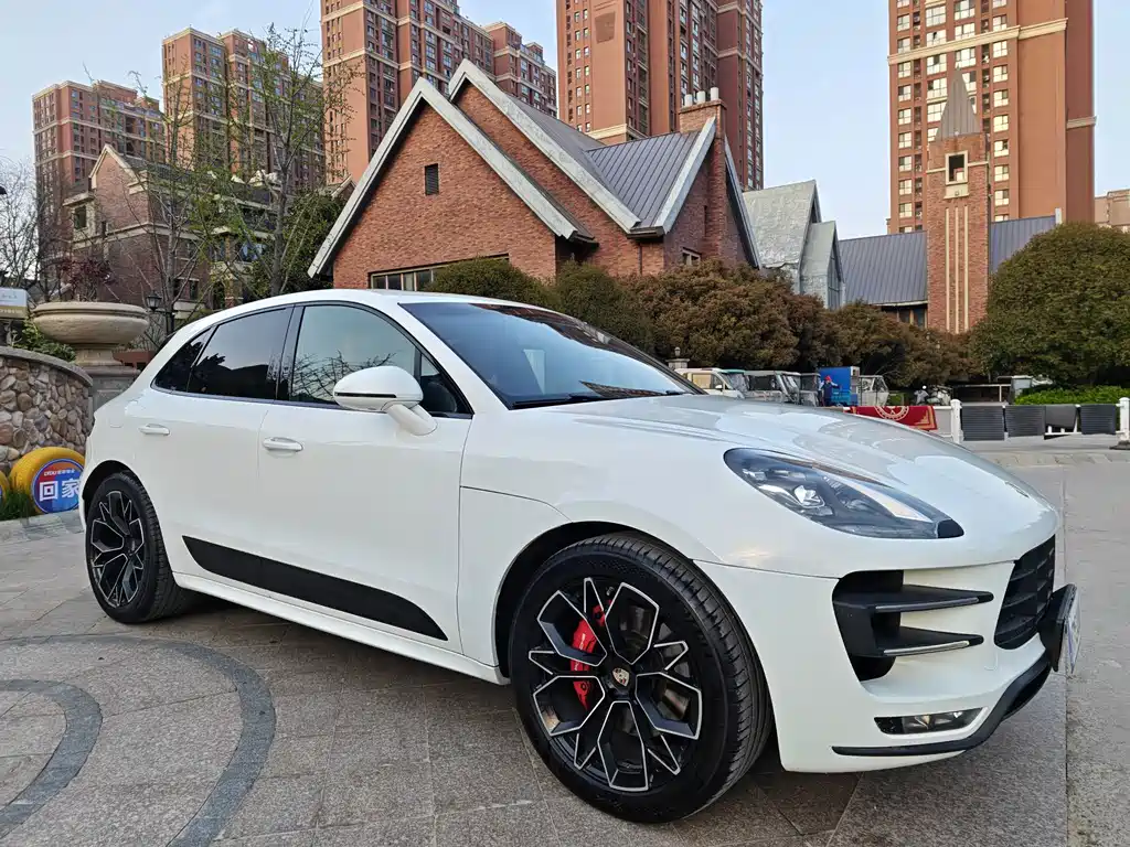 Porsche Macan — миниатюра 3