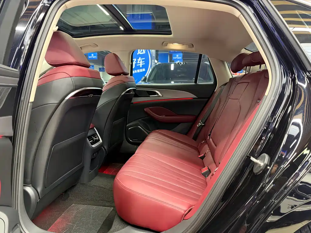 Hongqi Hongqi H5 — миниатюра 6