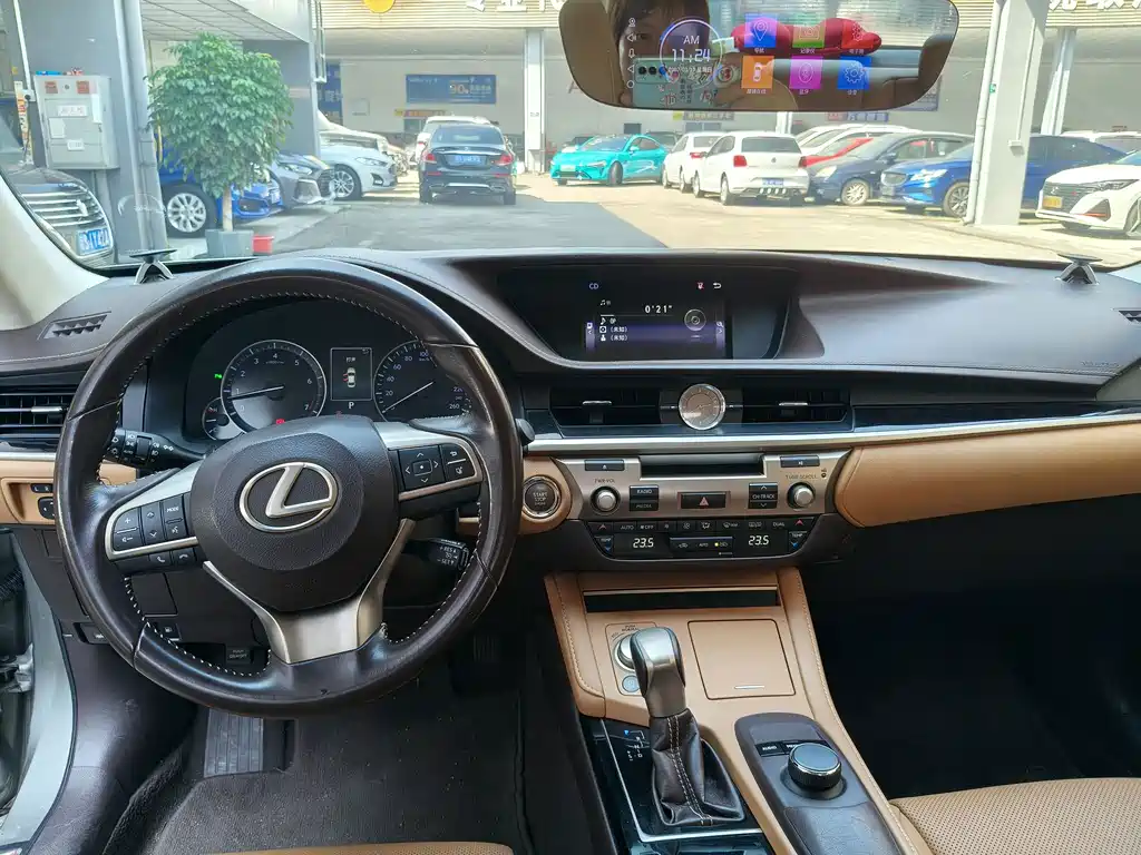 Lexus ES — миниатюра 7