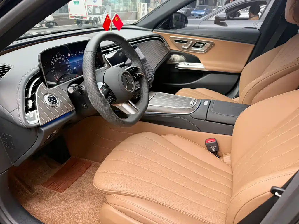 Mercedes-Benz E-Class — миниатюра 7