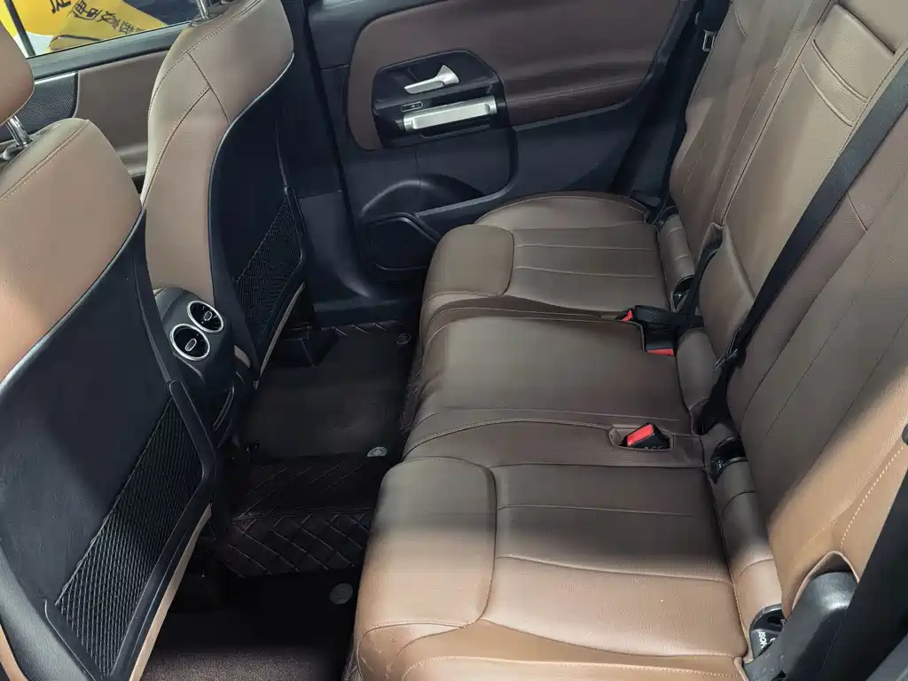 Mercedes-Benz GLB — миниатюра 10
