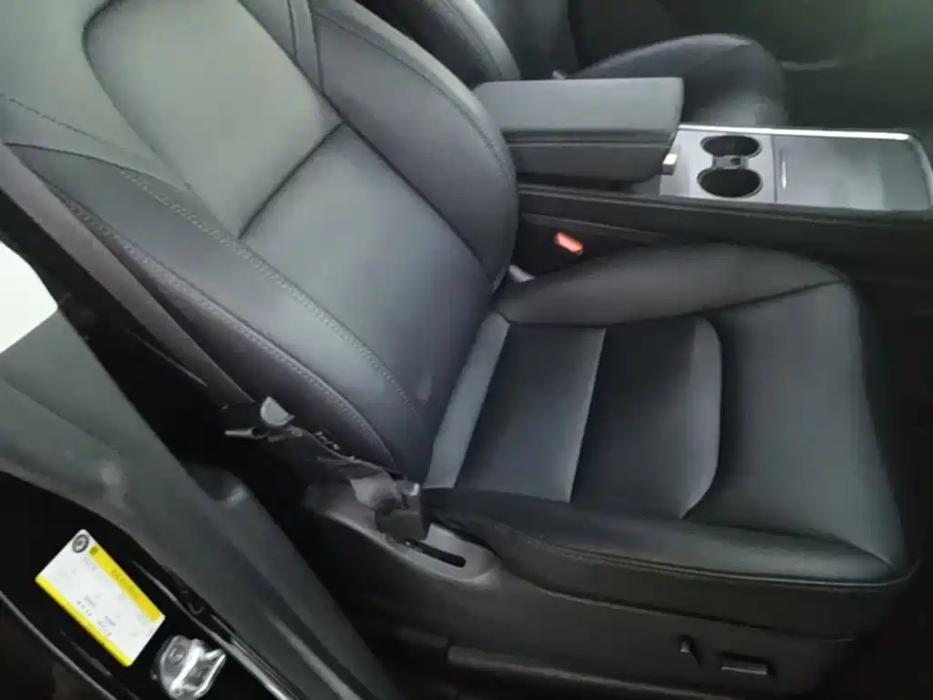 Tesla Model Y — миниатюра 25