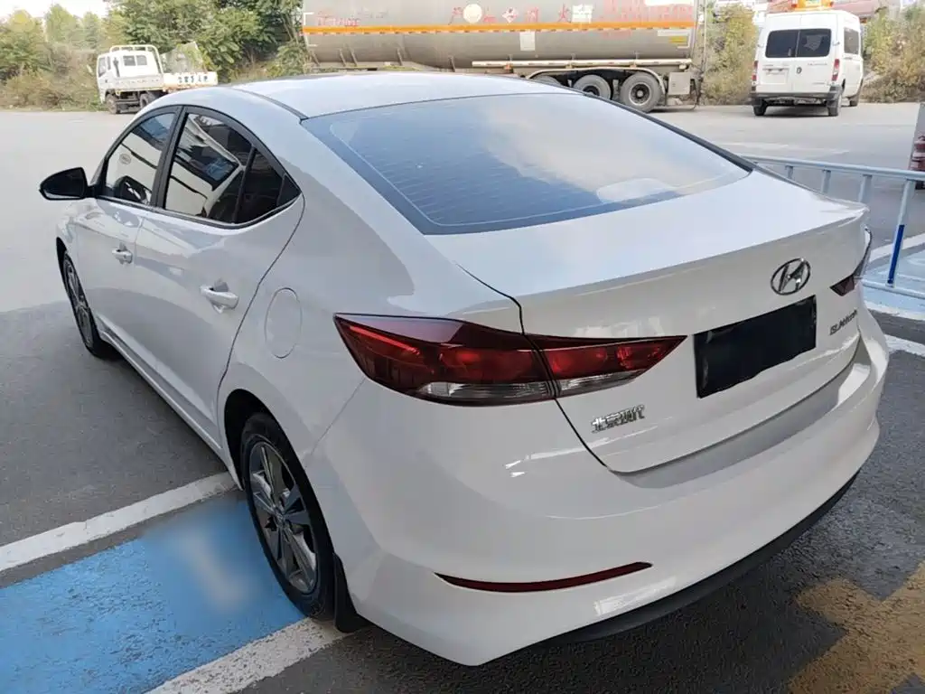 Hyundai Elantra — миниатюра 5