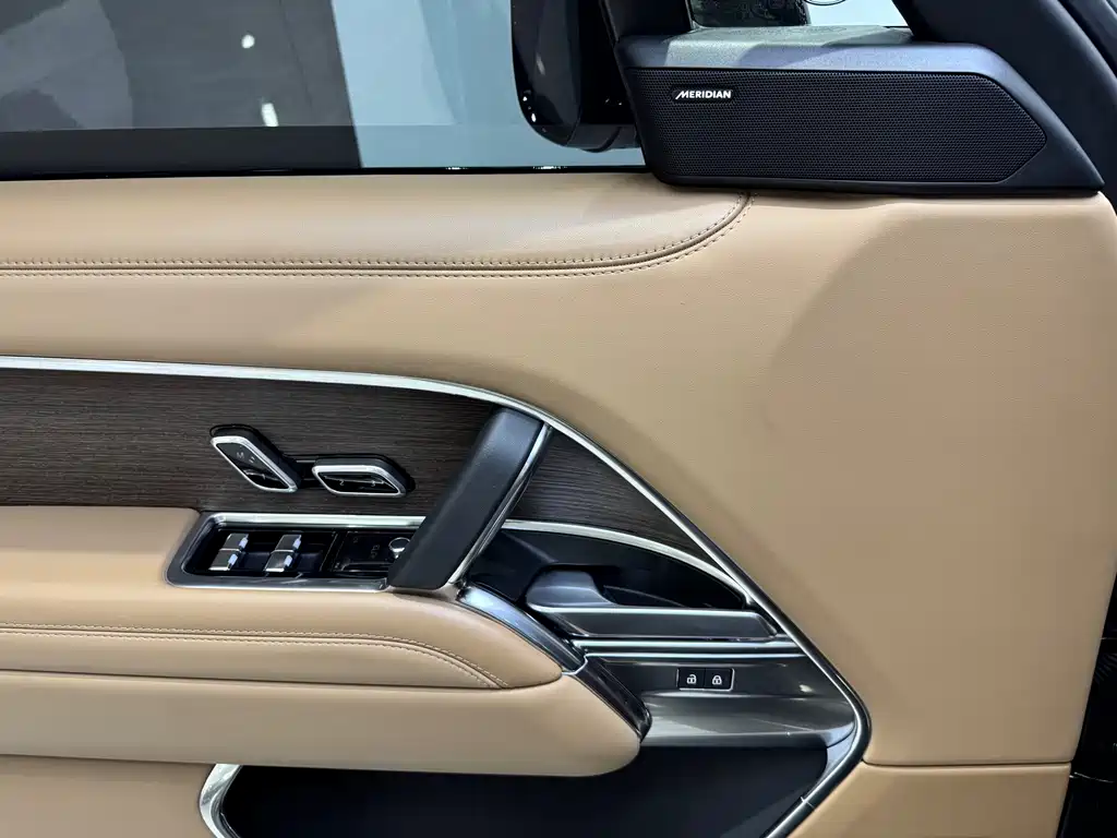 Land Rover Range Rover — миниатюра 13