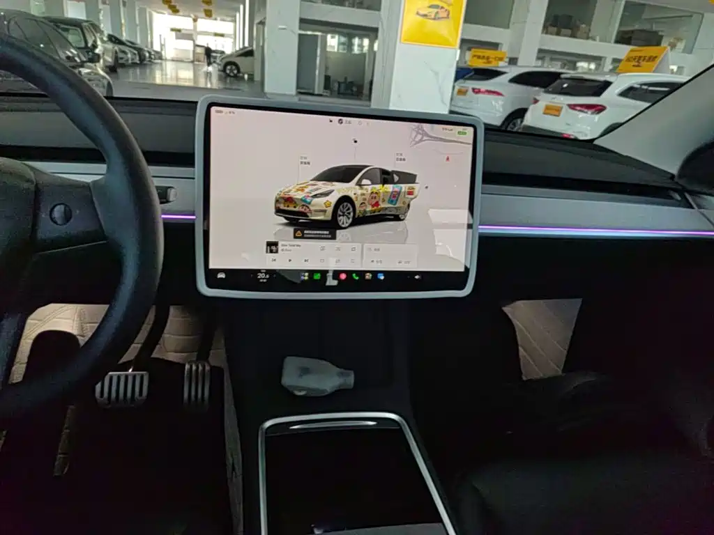 Tesla Model Y — миниатюра 13