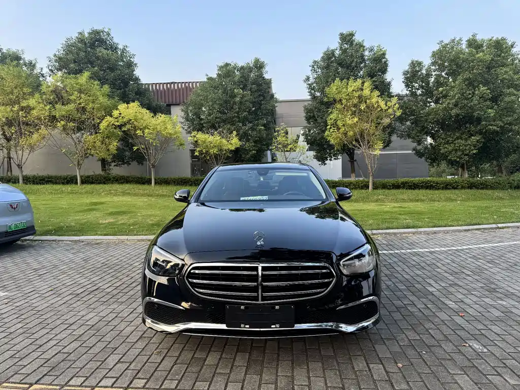Mercedes-Benz E-Class — миниатюра 2