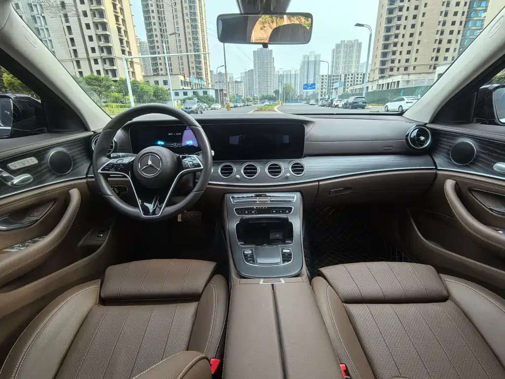 Mercedes-Benz E-Class — миниатюра 4