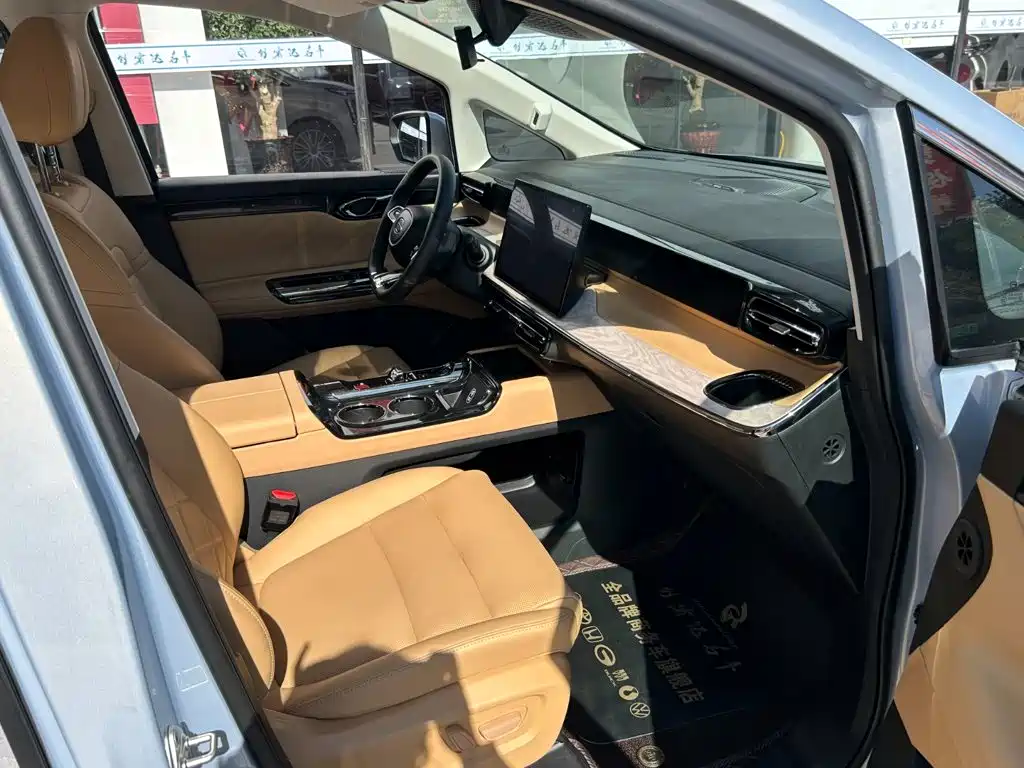 GAC Motor Trumpchi E8 PHEV — миниатюра 21